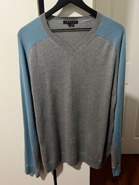 Theory Two-Tone V-Neck Sweater in Cashmere and Silk